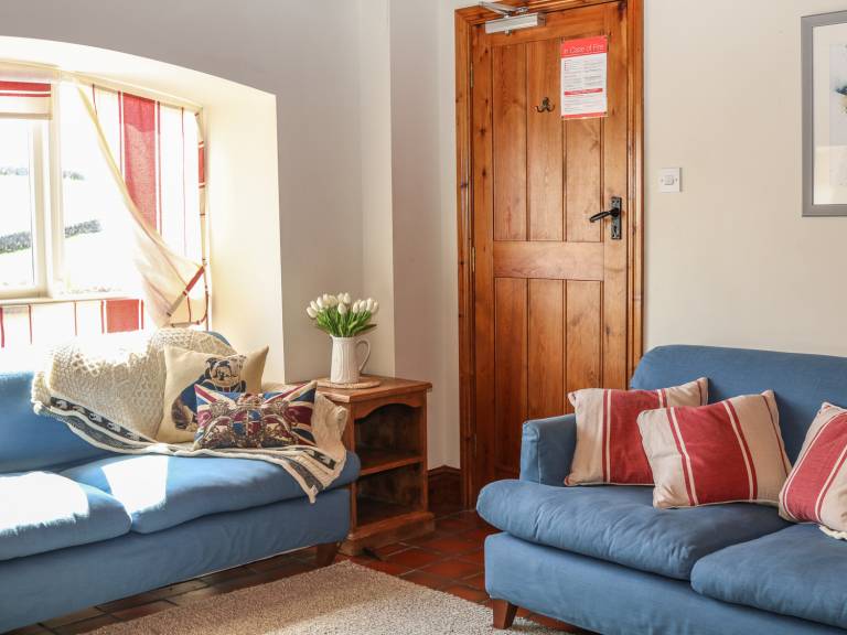 Family-friendly wonderful cottage with yard | Pets allowed — photo 4