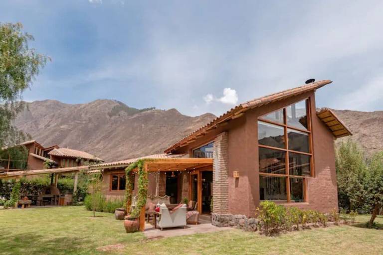 Casa  Urquillos