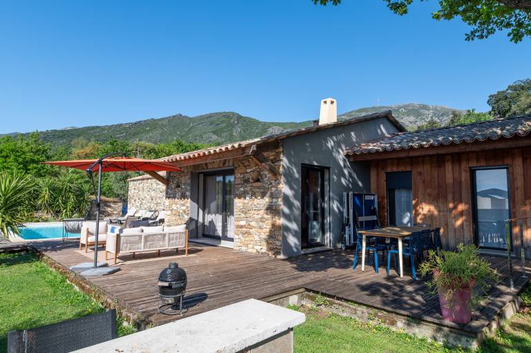 Fully equipped big vacation home with pool, terrace & yard | Dogs allowed — photo 2