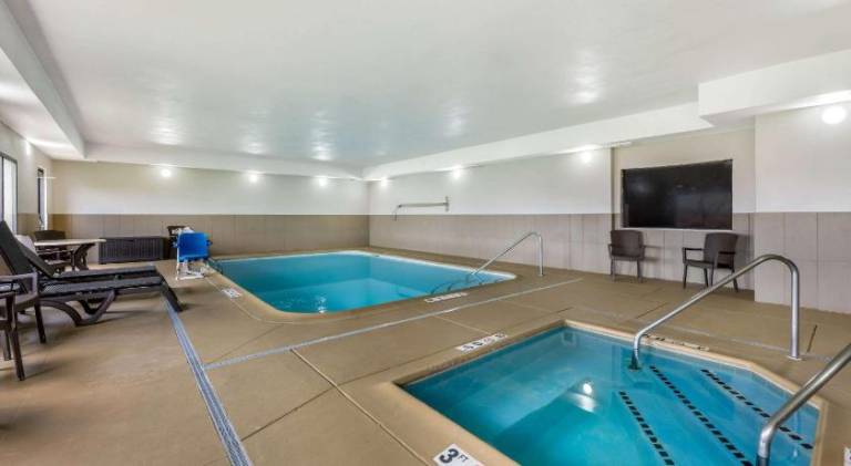 Comfort Suites Omaha East-Council Bluffs — photo 4