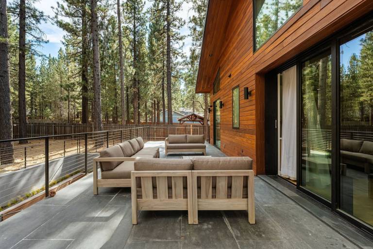 House with 5 rooms for 16 persons in Big Bear Lake, CA