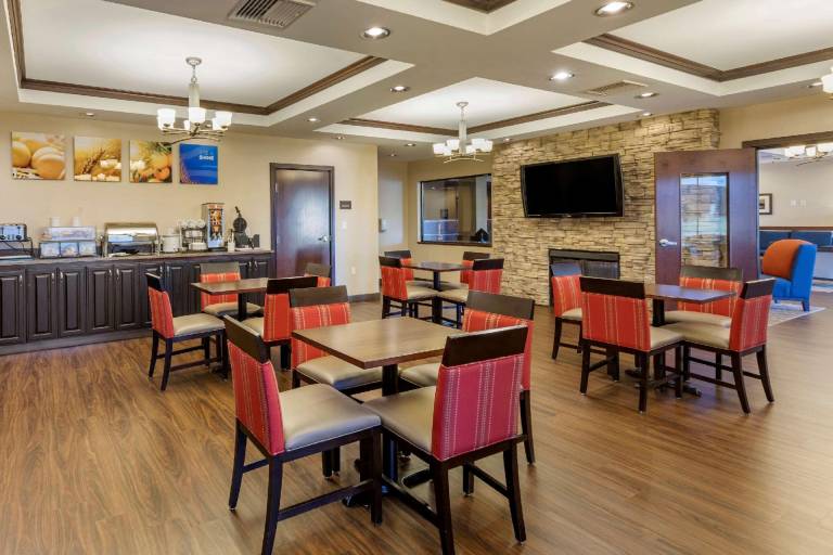 Comfort Inn & Suites Russellville I-40 — photo 4