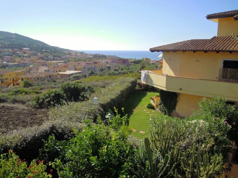 Holiday apartment with BBQ, yard & terrace — photo 5