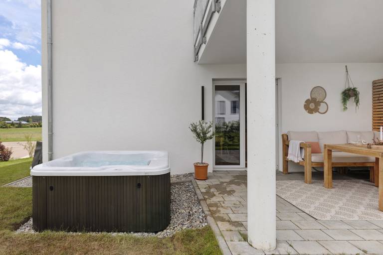Family-friendly charming rental apartment with barbecue, jacuzzi & garden | Garden view | Good for workation | Dogs allowed — photo 2