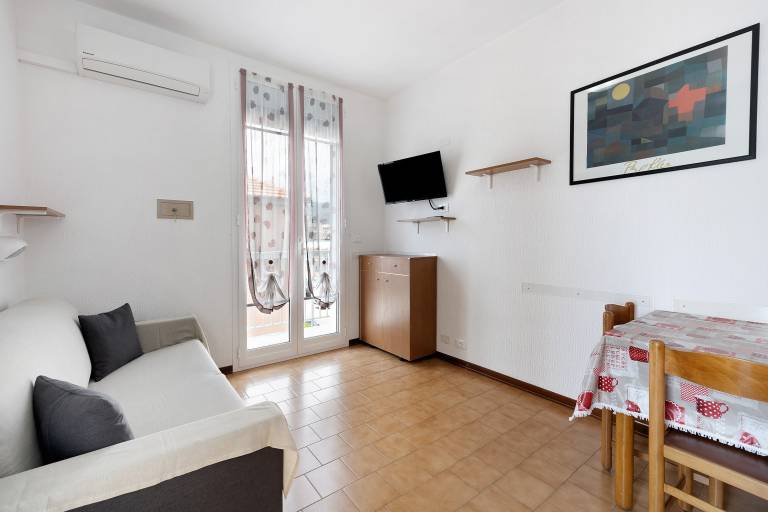 Studio Apartment "Monolocale 9" with Sea View, 2 Balconies & Wi-Fi — photo 3
