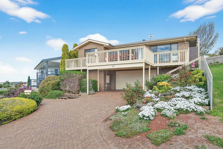 House  Encounter Bay