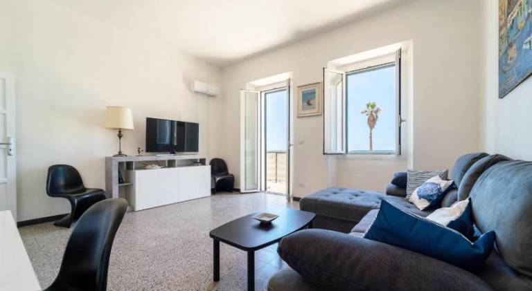 Vacation home with patio | Close to the beach | Pet-friendly — photo 2