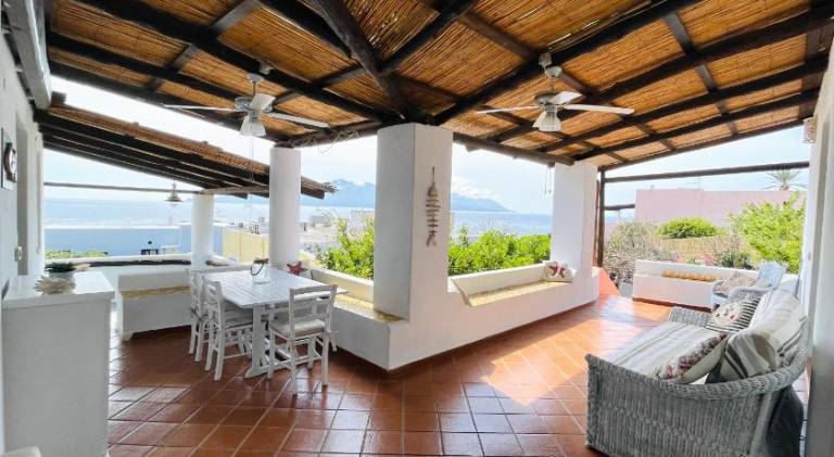 Villa Pomelia, Villa nel corso di Santa Marina Salina a 50 mt dal mare in Malfa