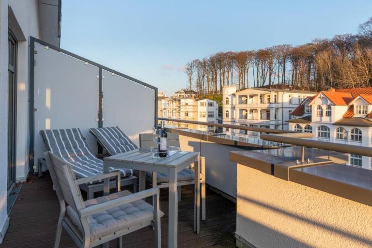 Children-friendly pleasant apartment with pool & sauna | Close to the beach | Pets are welcome in Sellin