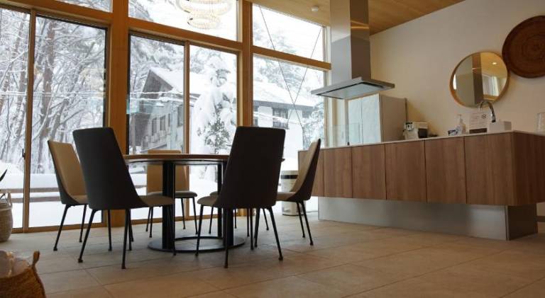 Chalet with jacuzzi — photo 5