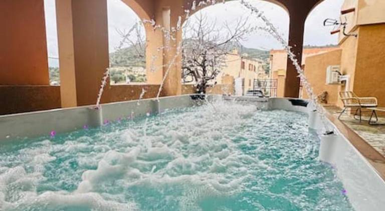 Holiday apartment with jacuzzi — photo 3