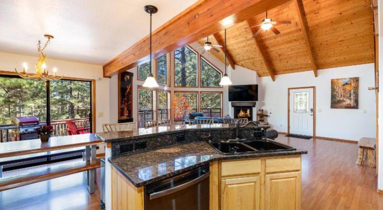 Vacation home with hot tub | Dogs allowed — photo 4