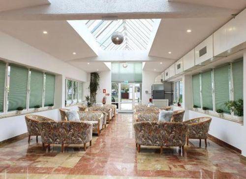 Hotel Pause - Free WiFi & Free Parking! — photo 2