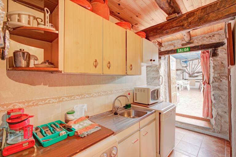 Fully equipped cottage with private pool, patio & BBQ | Nature view | Suitable for remote work | Pets are welcome — photo 3