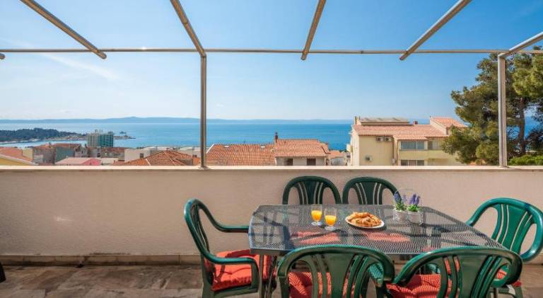 Holiday apartment with barbeque & terrace — photo 5