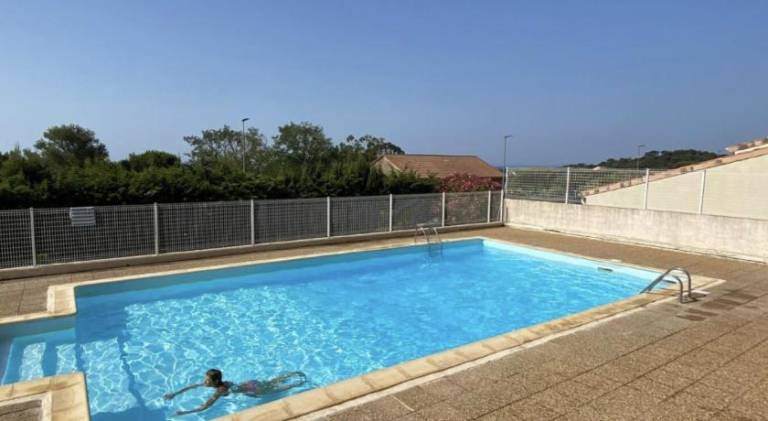 Holiday apartment with pool — photo 4