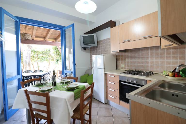 House with BBQ & yard in Melendugno