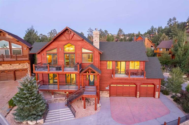 Miller''s Windsong Retreat. Lake Views. Hot tub. 3x2 promo! in San Bernardino, CA