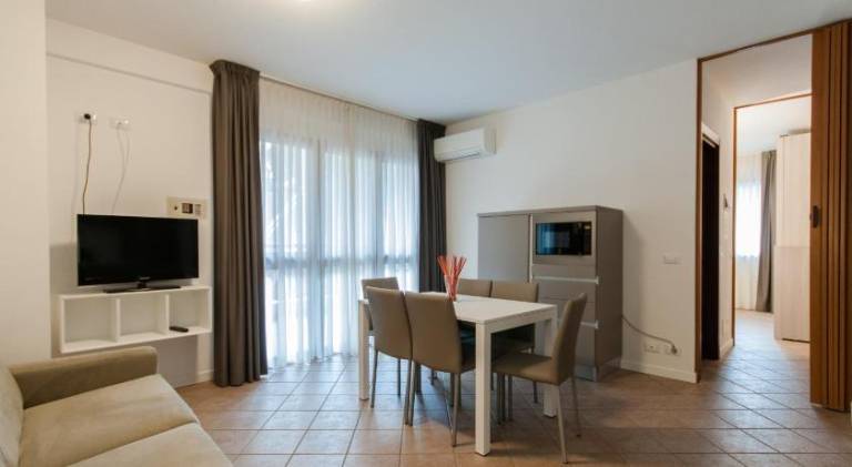 Serviced apartment with patio | Close to the beach | Perfect for remote work | Pets allowed — photo 2