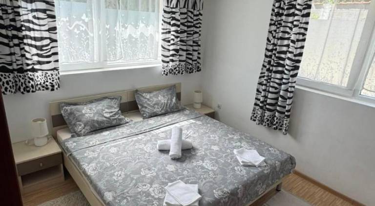 Nice holiday apartment with terrace | Next to the beach | Pets are welcome — photo 2