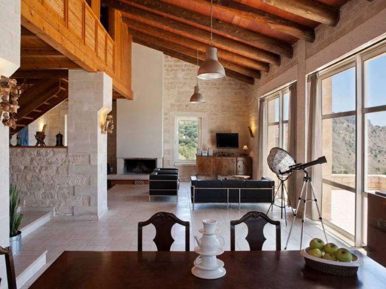 Vacation home with BBQ, private pool & garden | Mountain view — photo 4