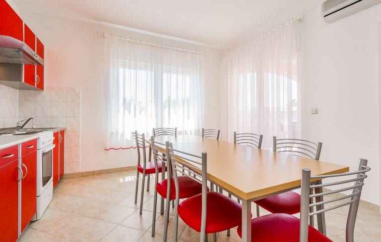 Large apartment just 800 meters to sandy beach — photo 4