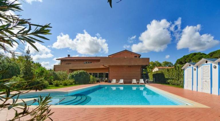 Serviced apartment with garden & private pool — photo 2