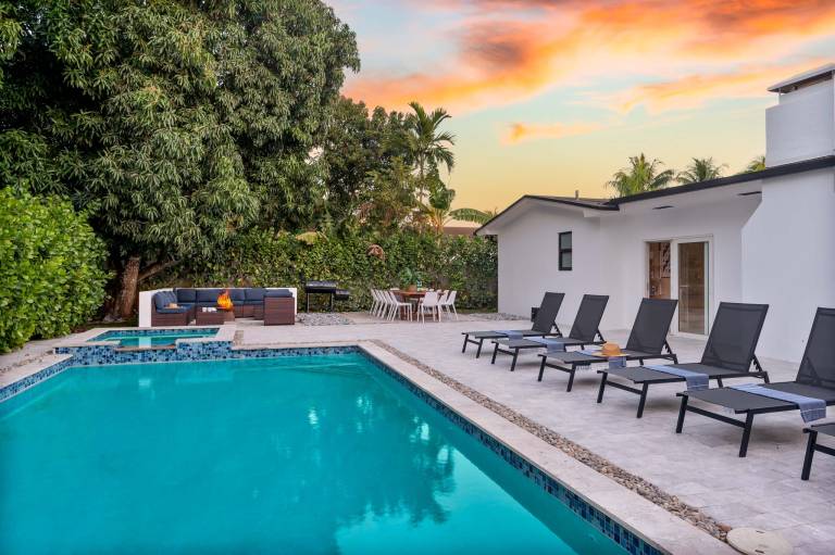 Hus North Miami Beach