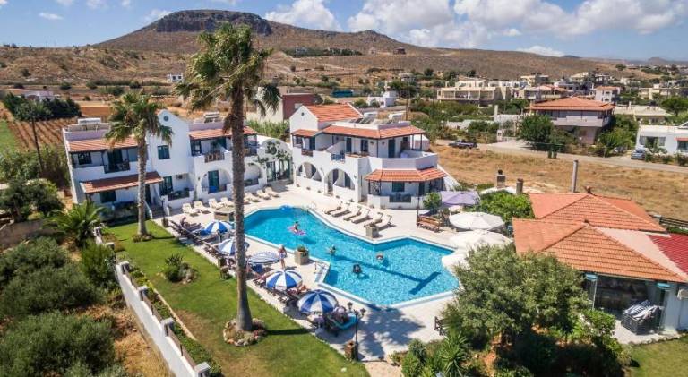 Rental apartment with yard, terrace & pool in Hersonissos