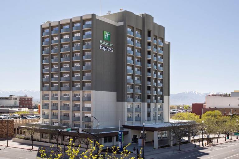 Holiday Inn Express & Suites Sturbridge By IHG