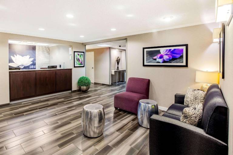 La Quinta Inn & Suites by Wyndham Houston Baytown East — photo 4