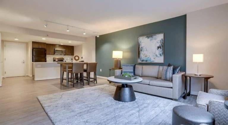Holiday apartment with pool in Arlington, VA