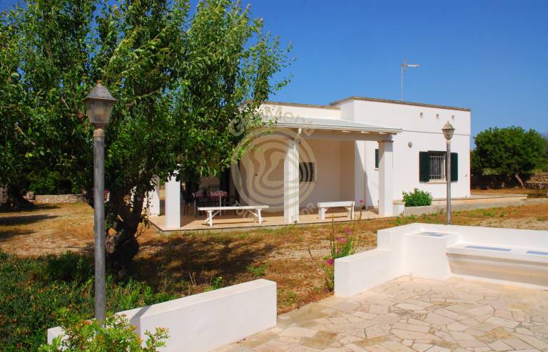 Villa with garden — photo 4