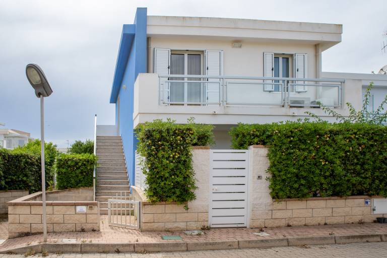 Holiday apartment with patio | Next to the beach | Pets allowed in Ragusa