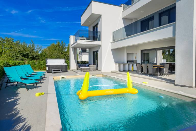 Villa with terrace, heated pool & grill — photo 5