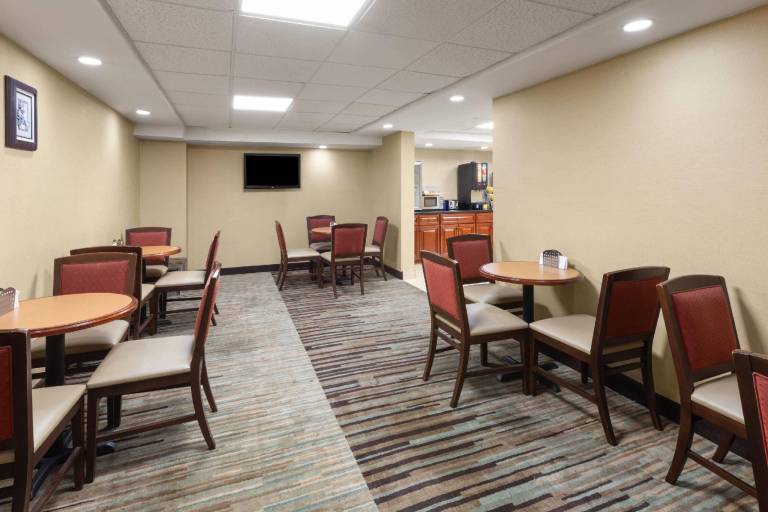 Days Inn by Wyndham Dumfries Quantico — photo 3