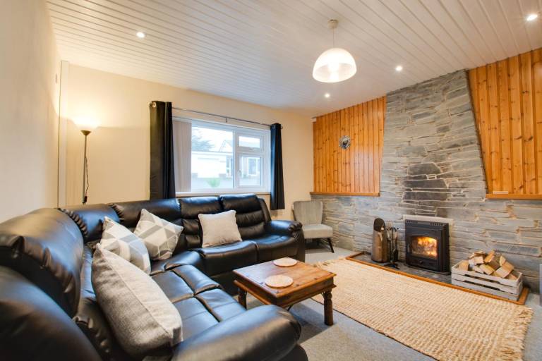 Family-friendly vacation home with yard & barbeque | Dogs allowed — photo 4