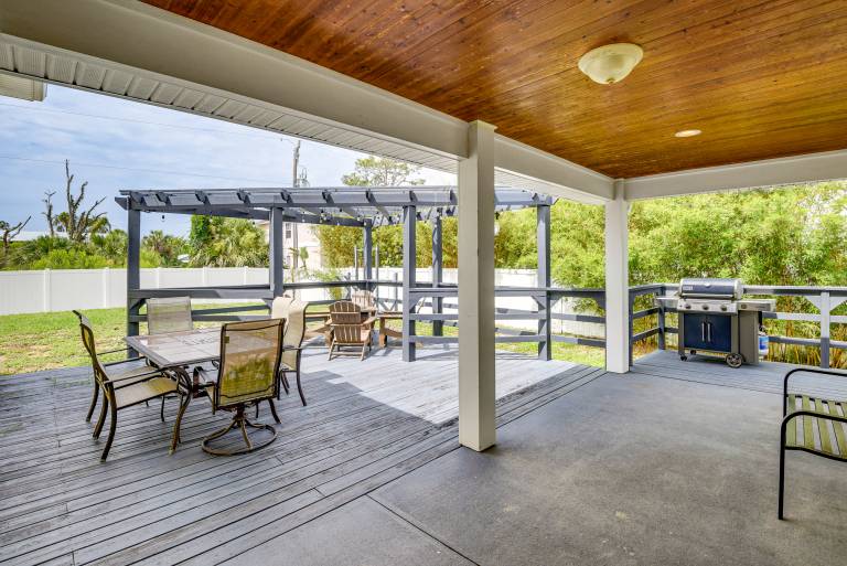Close to Beaches: Palm Coast Home w/ Deck! — photo 5