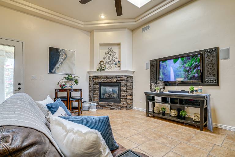 Family-Friendly El Paso Home: Hike, Shop & Explore — photo 5