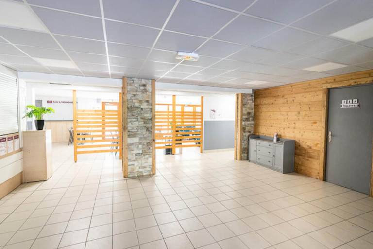 Lovely apartment with hot tub, pool & patio | Ski nearby | Pets are welcome — photo 4