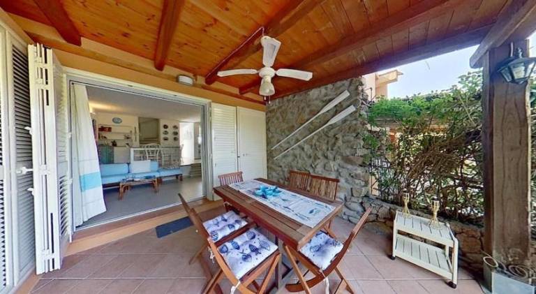 House with pool — photo 5