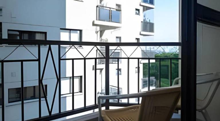 Apartment with pool & patio — photo 3