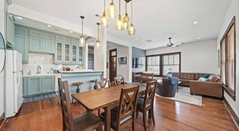 Charming loft near the historic strand in downtown — photo 4