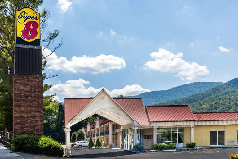 Super 8 By Wyndham Caryville Tn in Caryville, TN