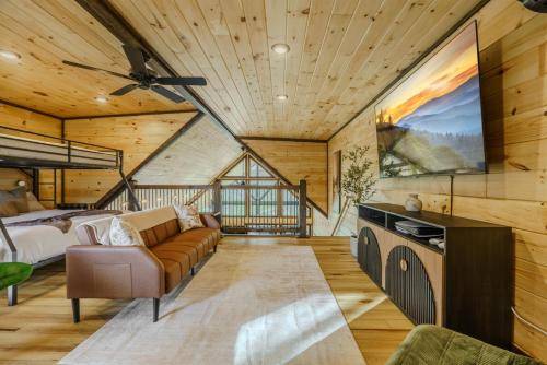 New Modern Cabin Hot Tub Epic Deck Pets in Sevierville, TN