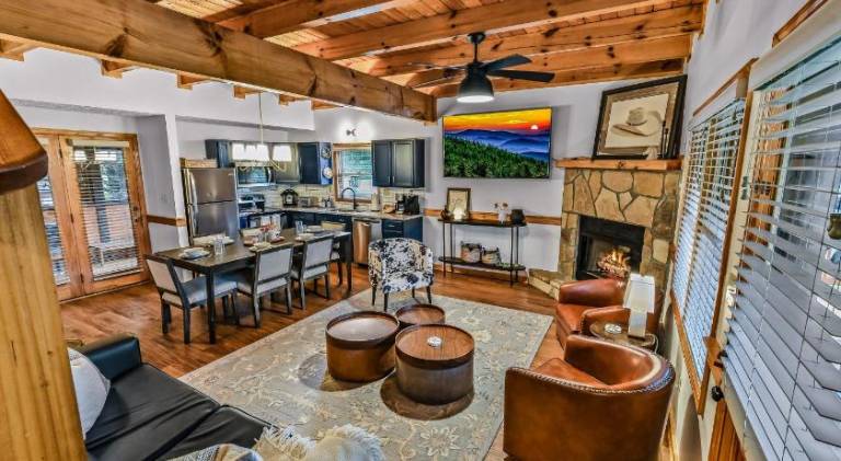 House with jacuzzi — photo 4