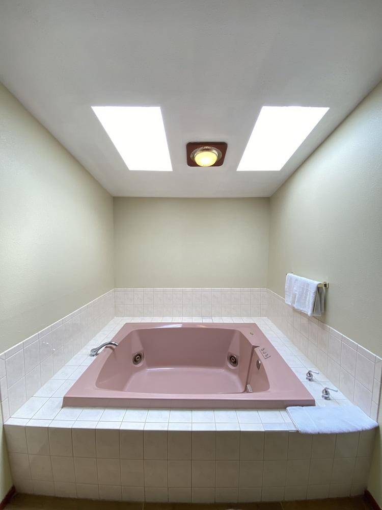 Campus Inn Baraboo — photo 2