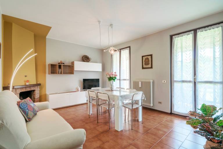 Fully equipped rental apartment with patio | Pet-friendly — photo 2