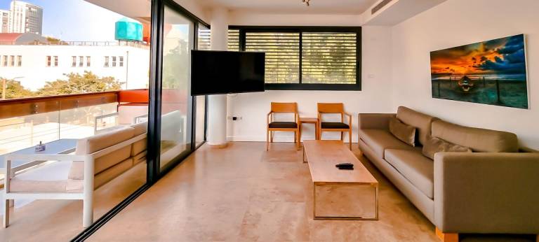Apartment with terrace | Near Neve Tzedek in Tel Aviv