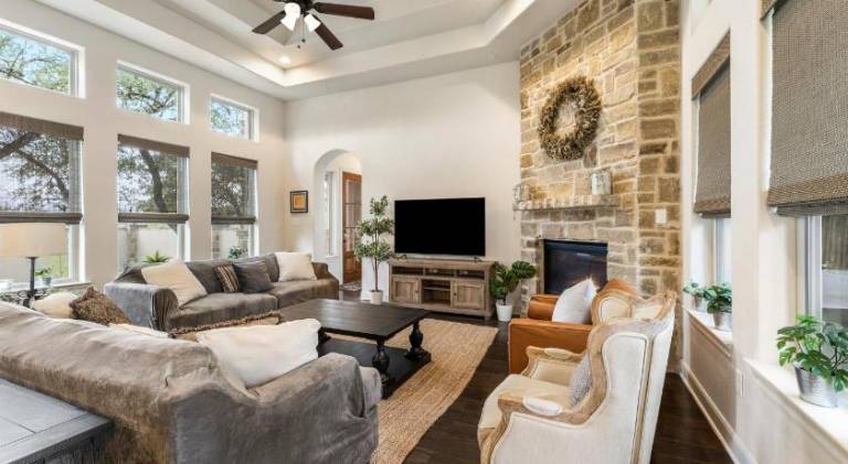 Vacation home with jacuzzi — photo 2